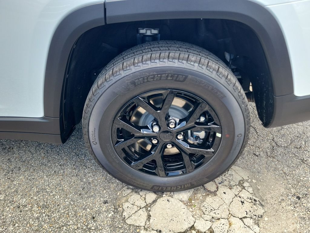 New 2026 Bright White Clear-Coat Exterior Paint Jeep Altitude image 7