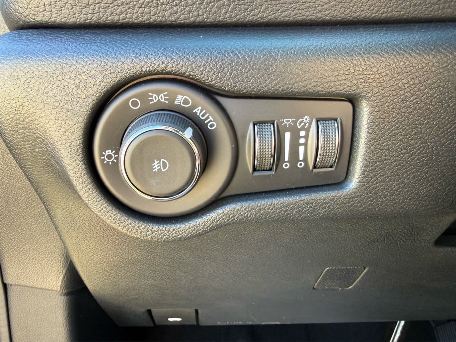 Used 2026 Red Hot Pearlcoat Chrysler Select image 25