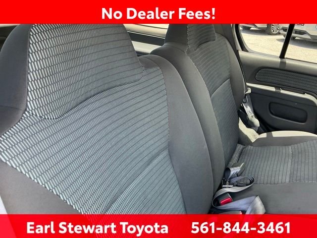 Used 2004 Silver Nissan SE image 27