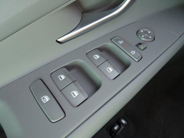 2025 Hyundai Elantra SEL - Photo 17