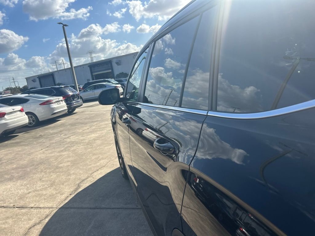 New 2026 Black Volkswagen SE w/Technology image 27