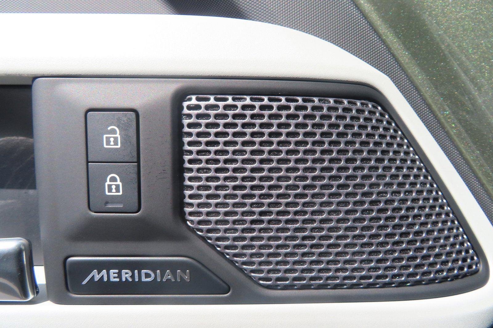 Used 2024 Pangea Green Metallic Land Rover S image 40