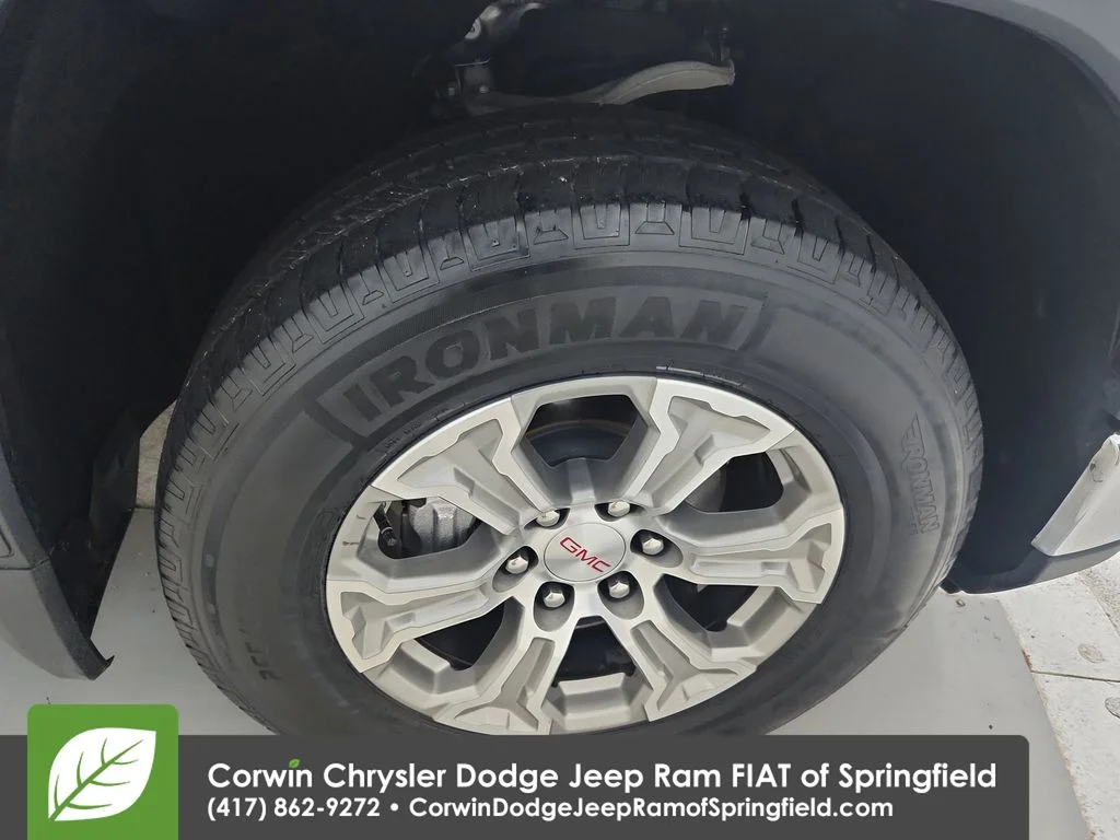 Used 2025 White GMC SLT image 18