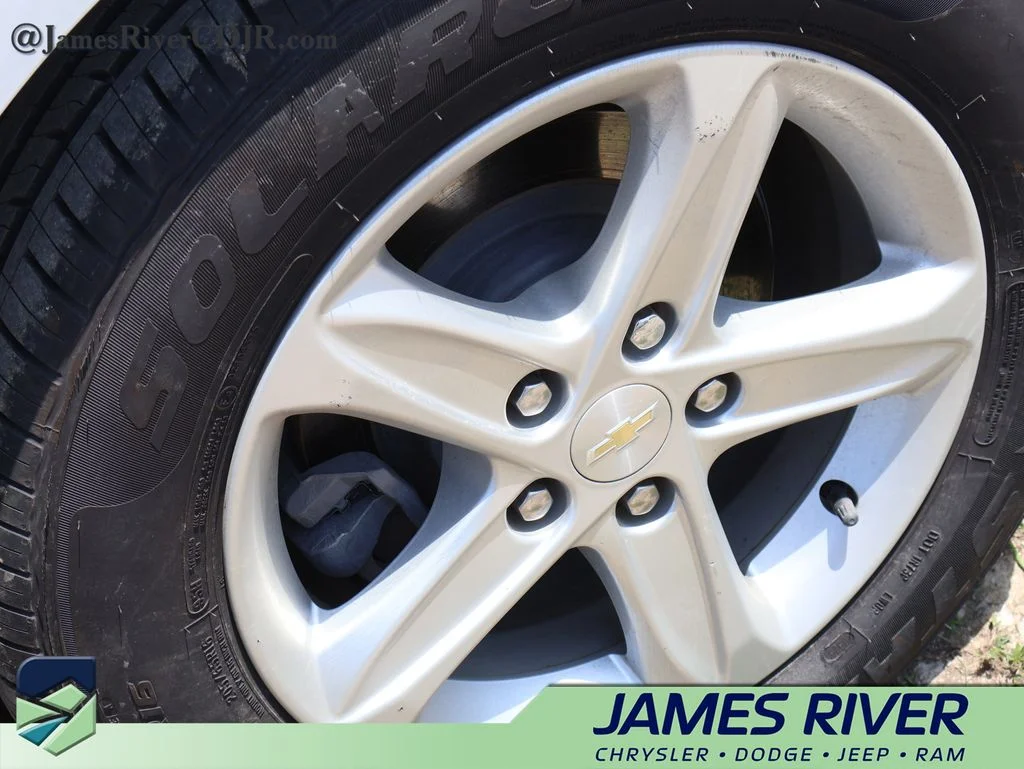 Used 2022 White Chevrolet LS image 20