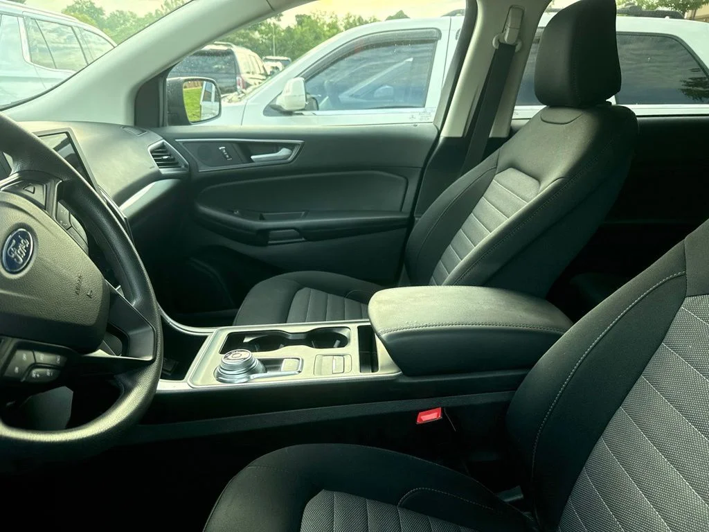 Used 2022 Gray Ford SE image 2