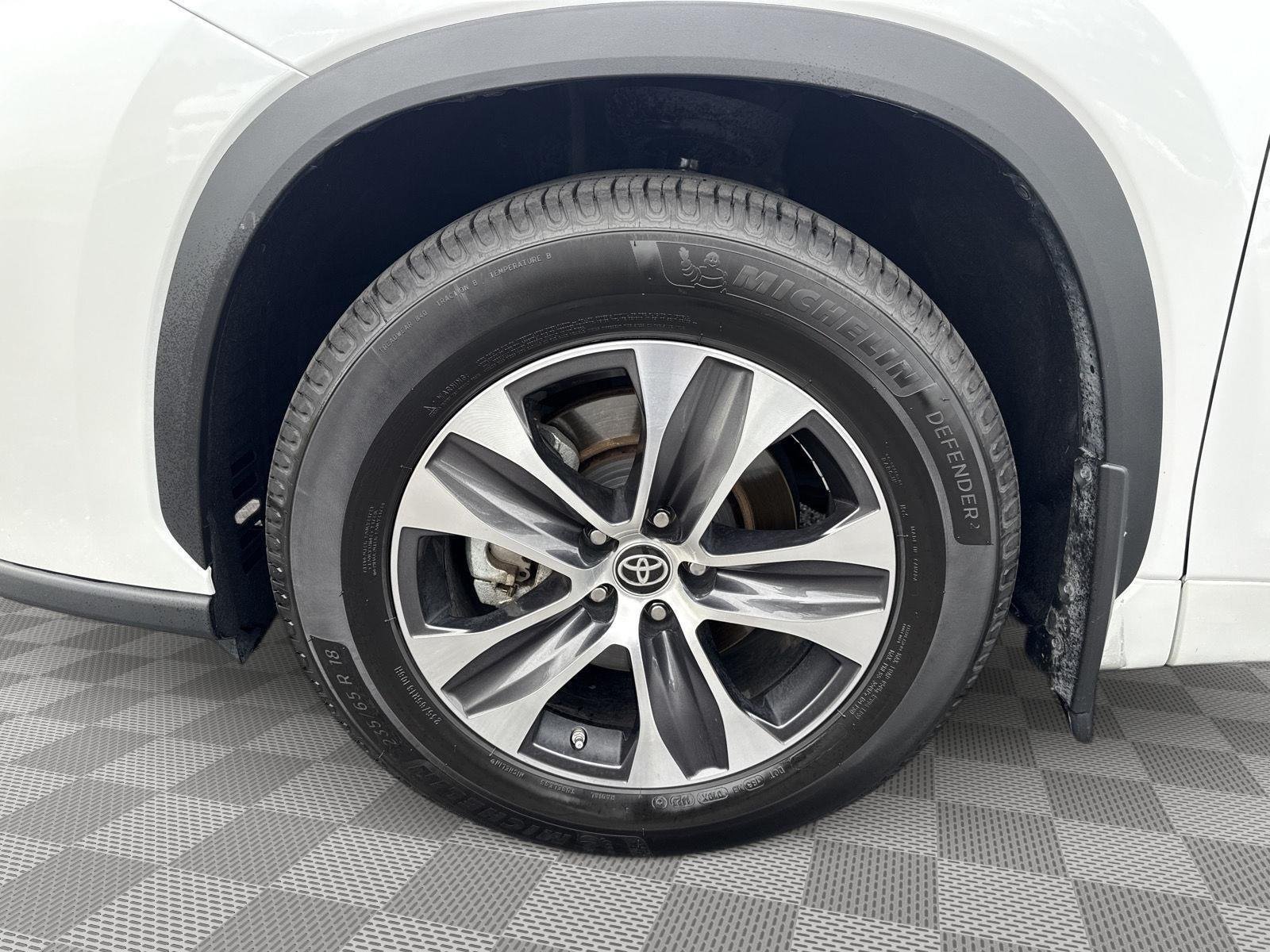 Used 2023 Wind Chill Pearl Toyota XLE image 20
