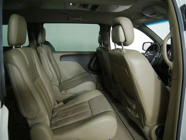 Used 2012 White Chrysler Touring image 13