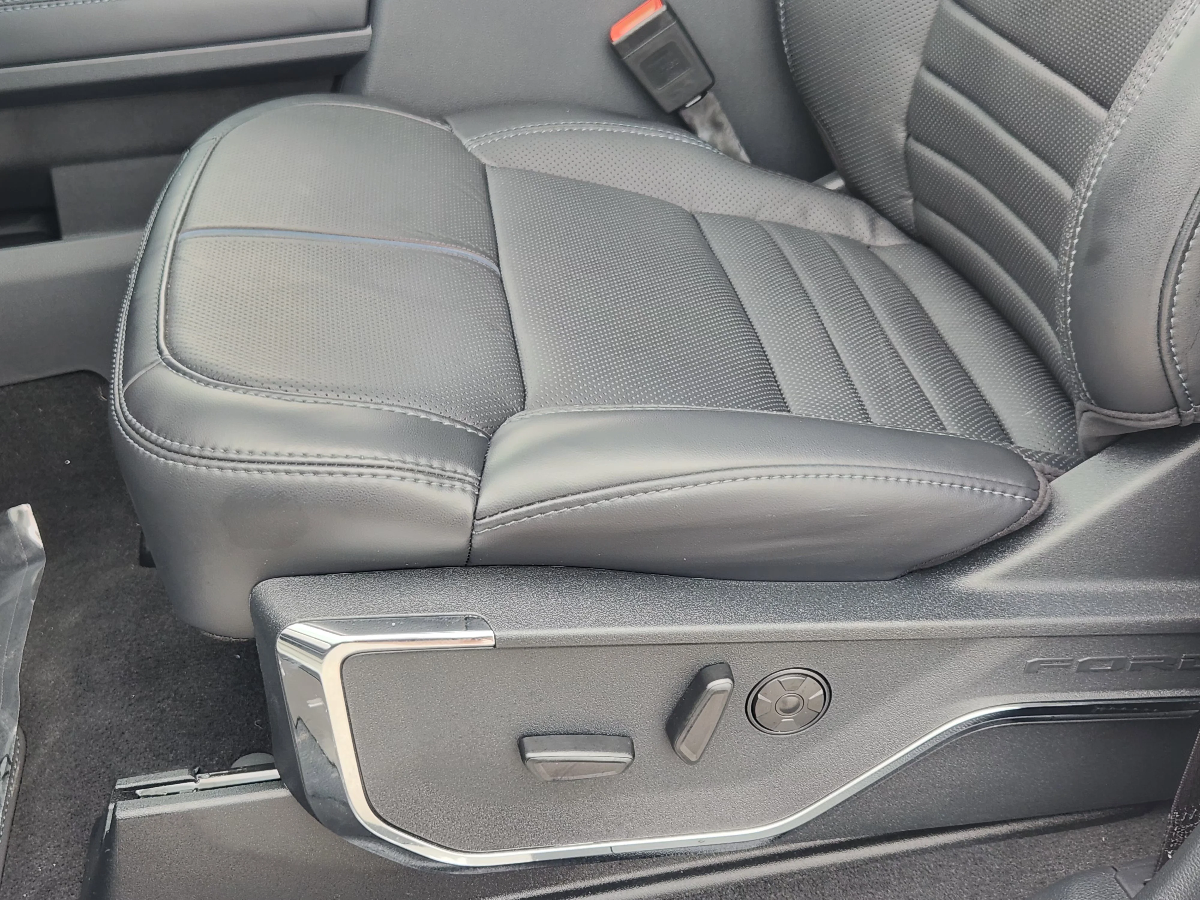 Used 2026  Ford Platinum DRW image 25