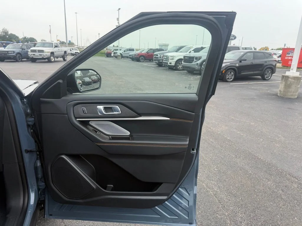 New 2026 Vapor Blue Metallic Ford Tremor® image 60