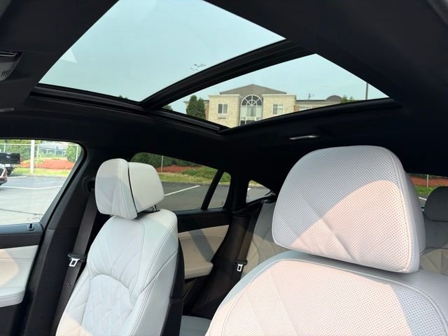 Used 2026 Green BMW M60i image 16