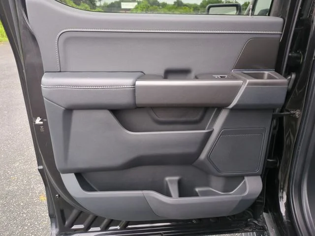 Used 2024 Black Ford XLT image 27