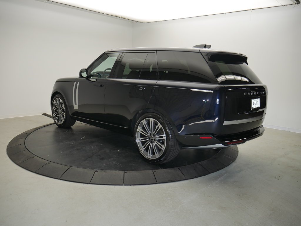 Used 2025  Land Rover Autobiography image 3