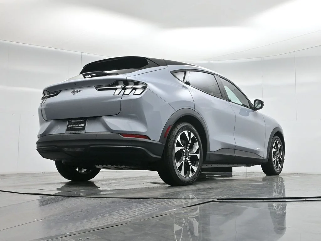 New 2026 Glacier Gray Metallic Tri-coat Ford Select image 3