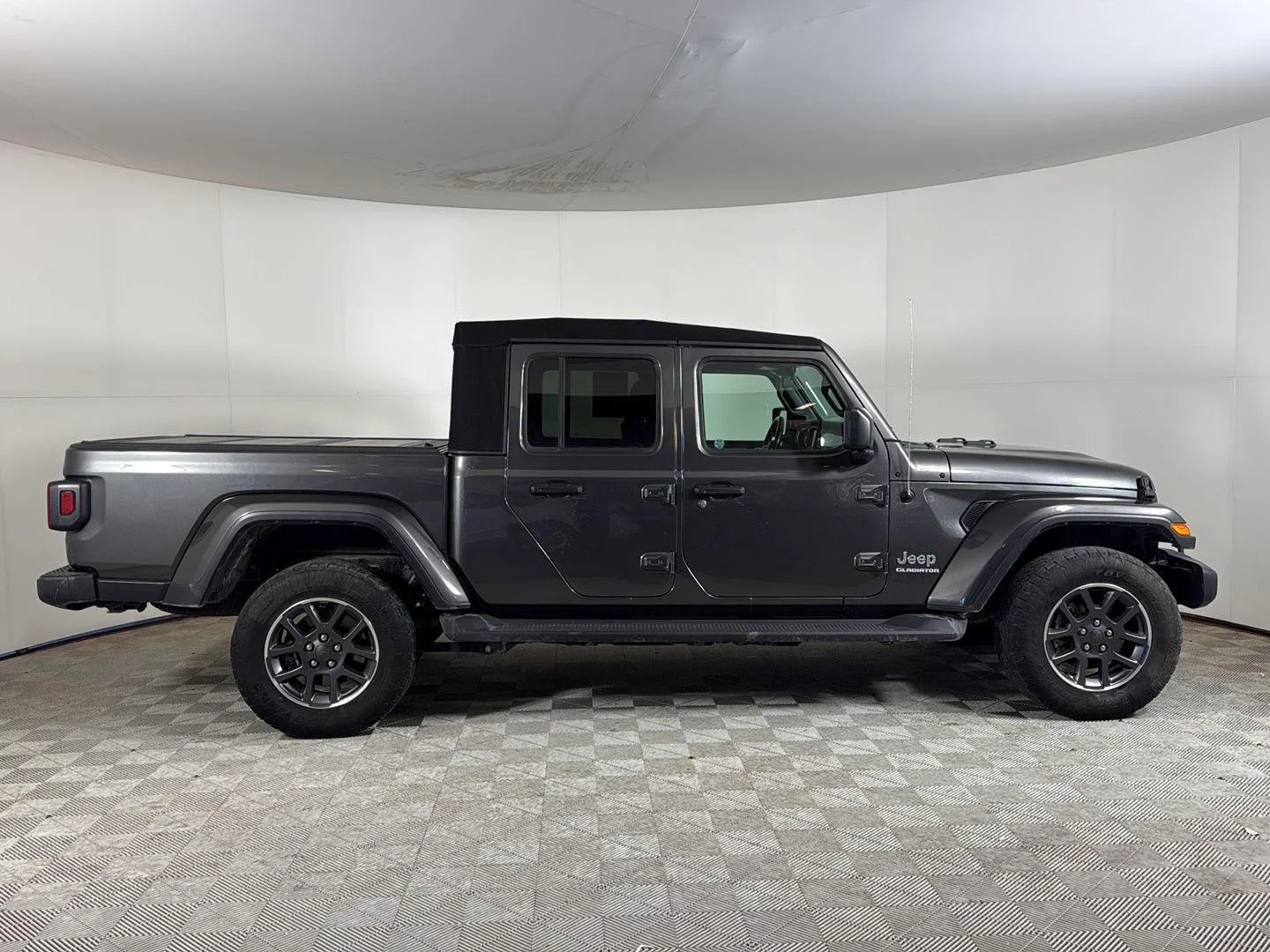 Used 2021 GRAY Jeep Overland image 7