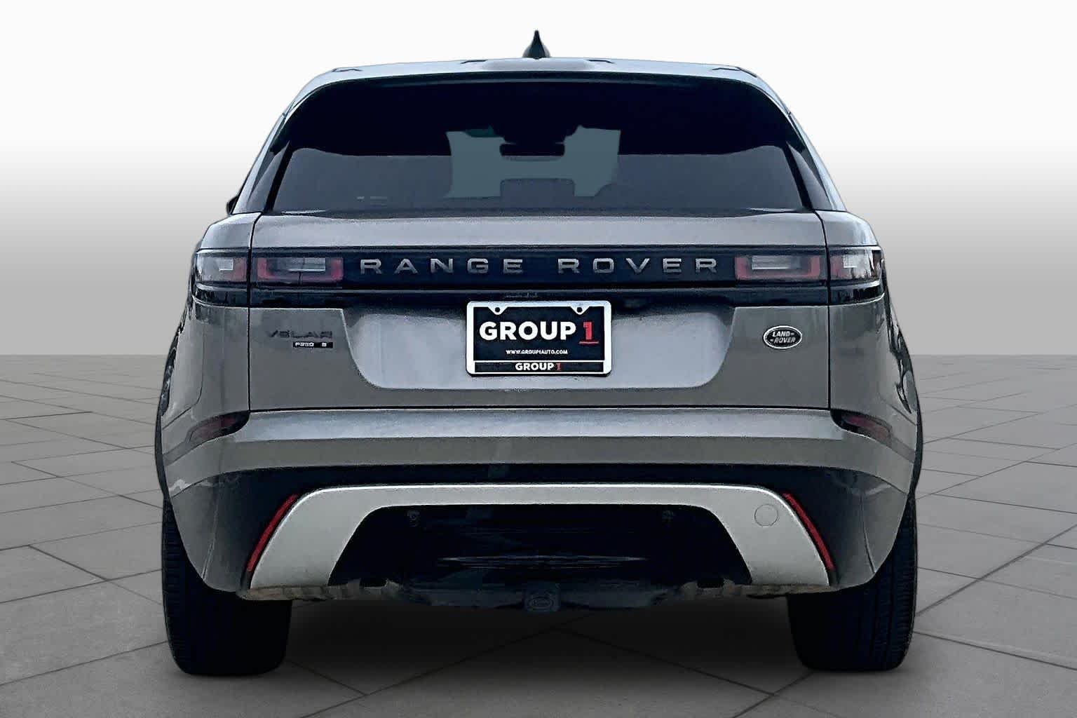 Used 2020 Silicon Silver Premium Metallic Land Rover R-Dynamic S image 4