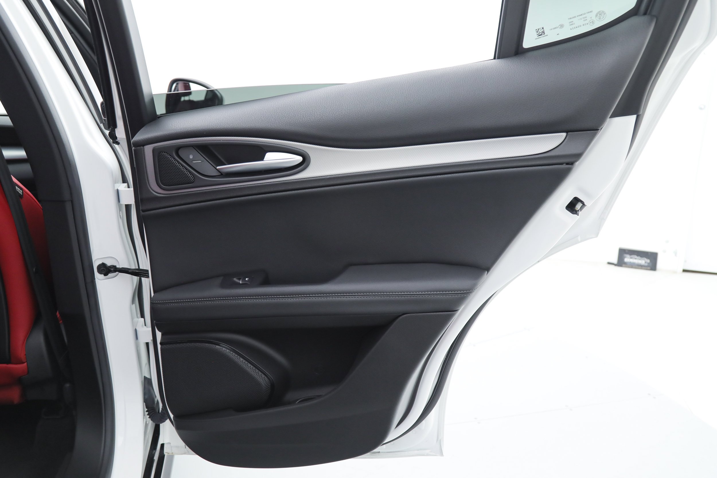 New 2025 Milano White Exterior Paint Alfa Romeo  image 12