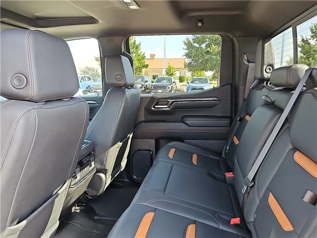 Used 2024 White GMC AT4 4x4 Crew Cab 5.75 ft. box 147.4 in. WB image 9