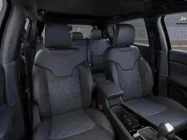 New 2026 Bright White Clear-Coat Exterior Paint Jeep Trailhawk image 39