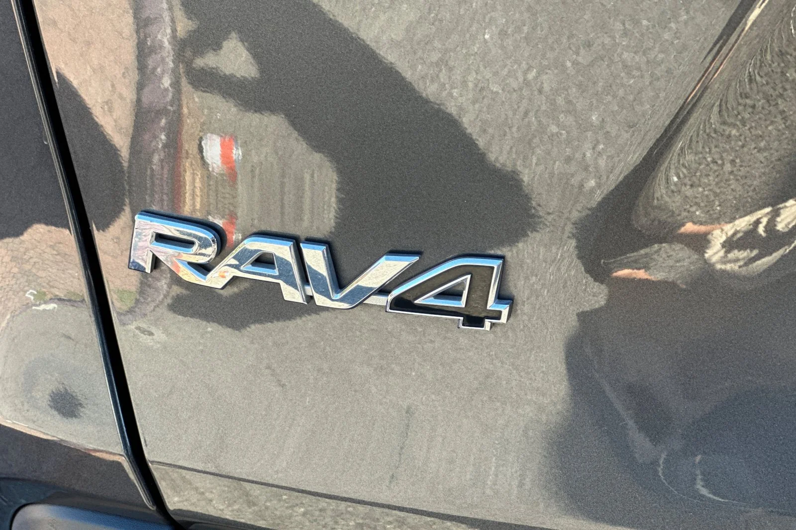 2022 Toyota RAV4 LE - Photo 17