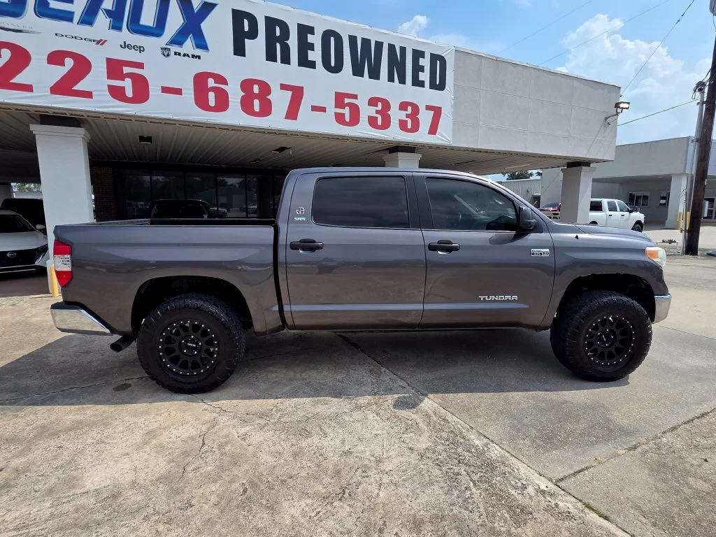Used 2015 Gray Toyota SR5 image 10