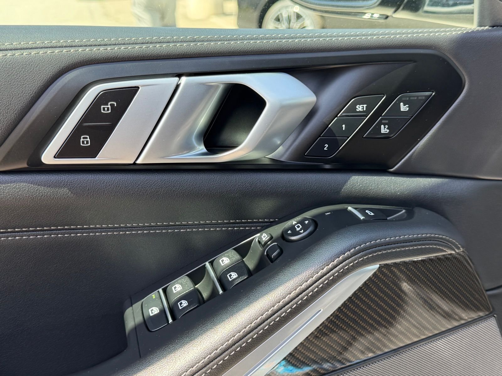 Used 2026 Black Sapphire Metallic BMW M60i image 22