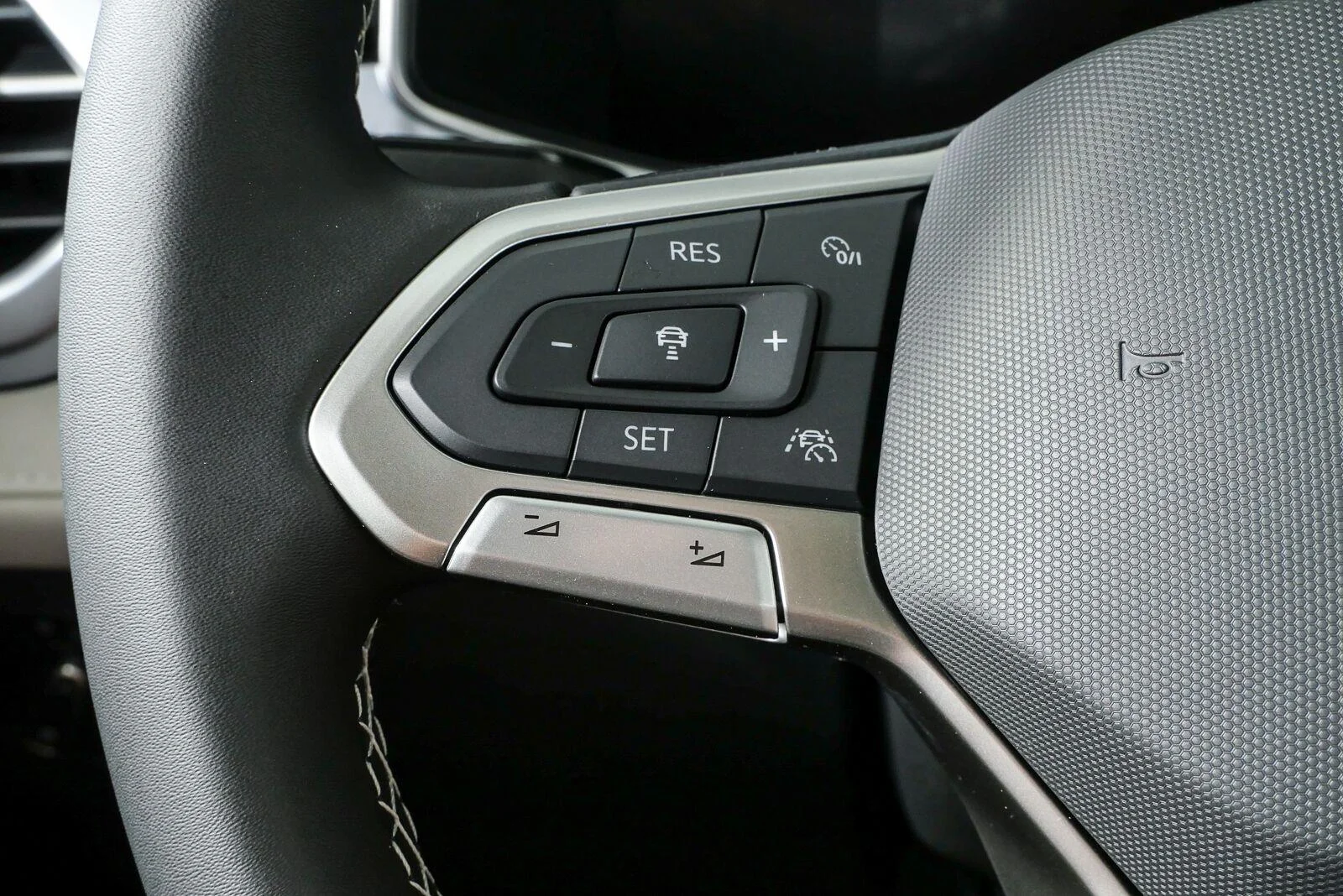 New 2026 Pure White Volkswagen SE image 10
