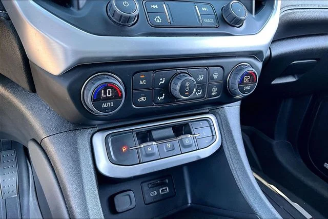 2023 GMC Acadia SLE - Photo 23