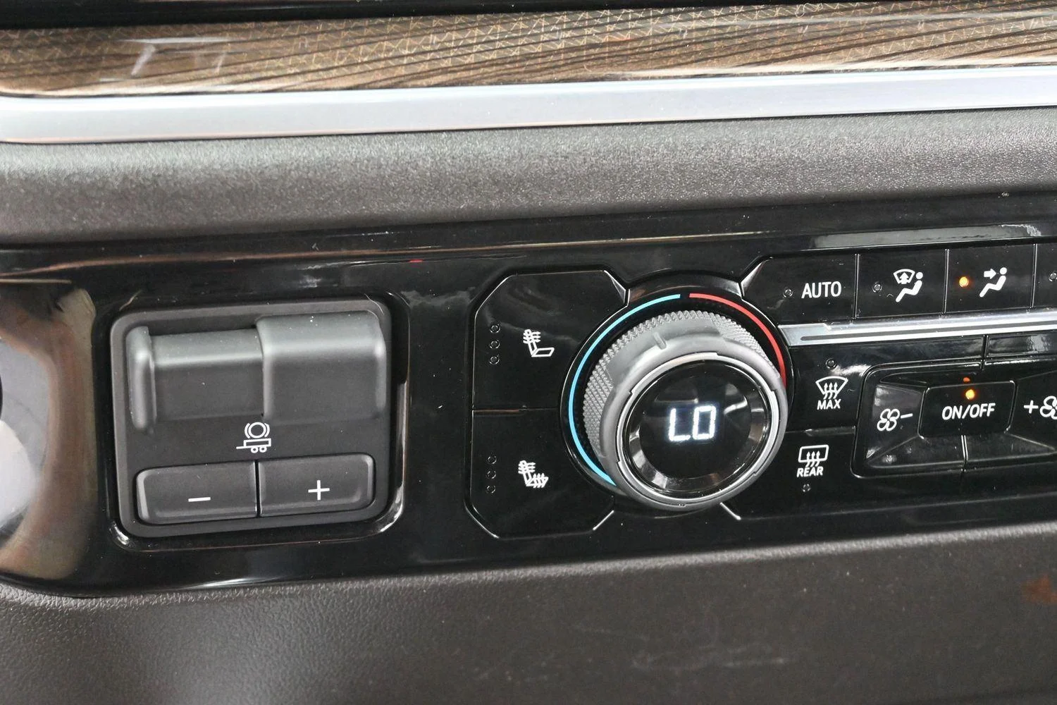 Used 2025 Summit White Chevrolet LT image 24
