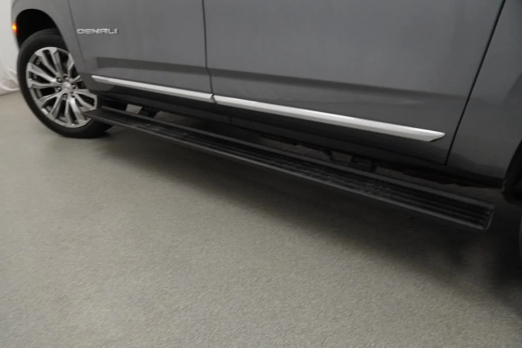 Used 2021 SATIN STEEL METALLIC GMC Denali image 28