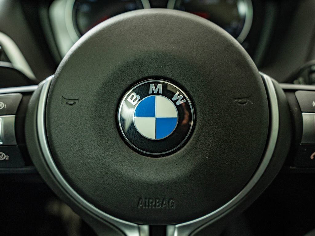 Used 2020 Alpine White BMW Competition image 28