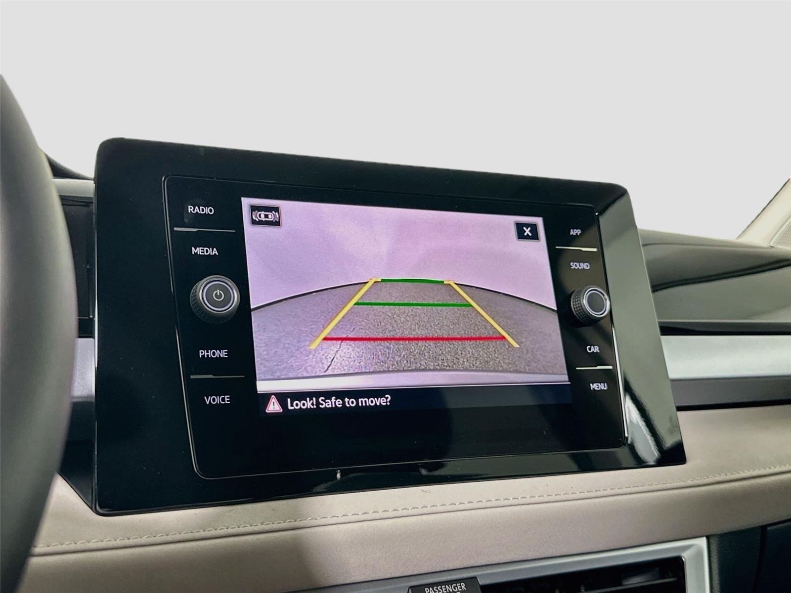 2025 Volkswagen Taos SE - Photo 11