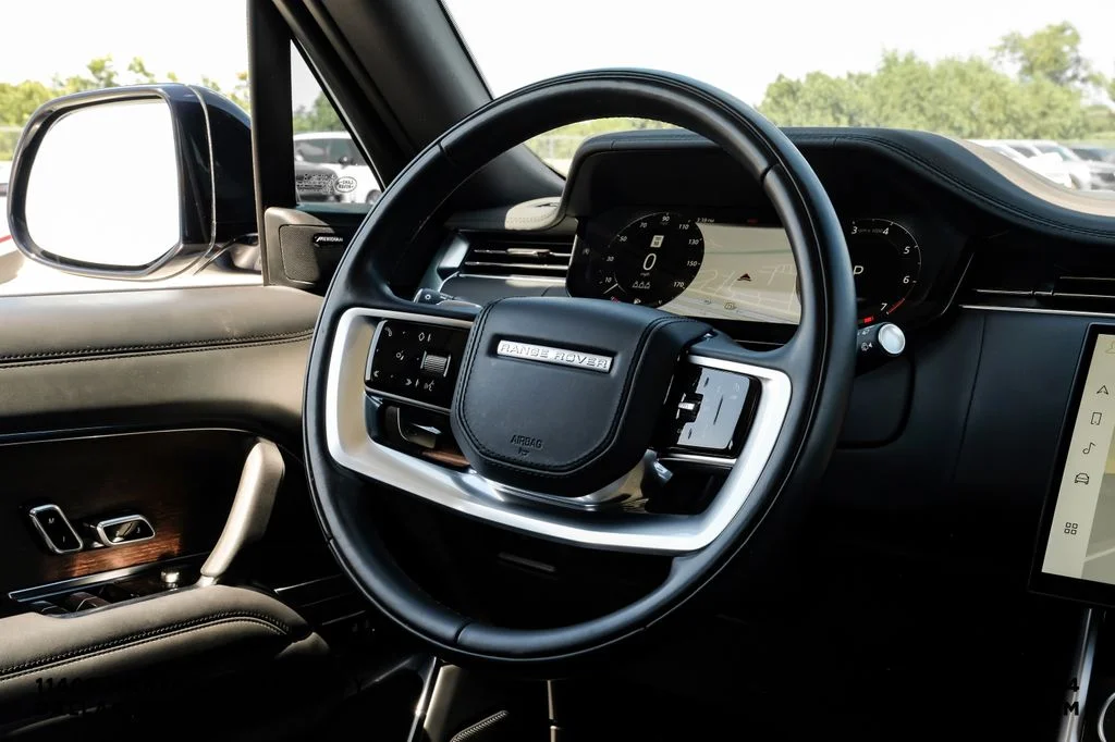 Used 2023 Grey Land Rover SE image 14