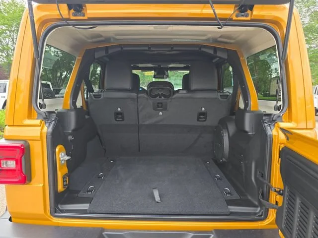 New 2026 Goldilocks Jeep Sahara image 31