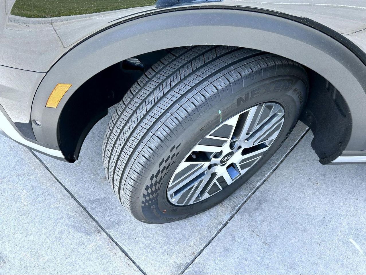 New 2026 Black Hyundai SEL Premium image 25