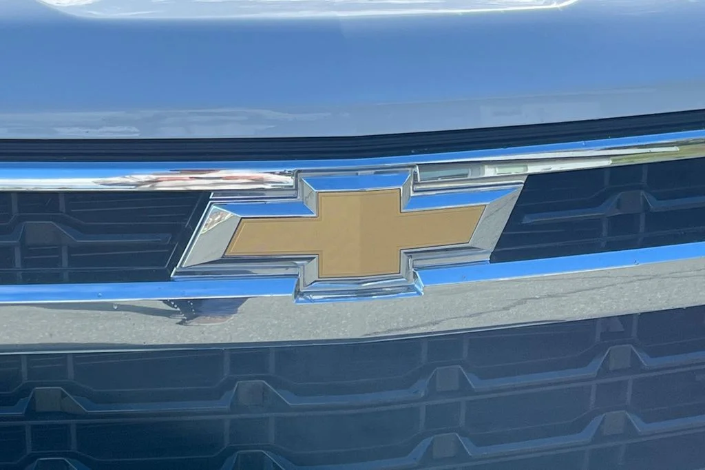 Used 2025 White Chevrolet LT image 7
