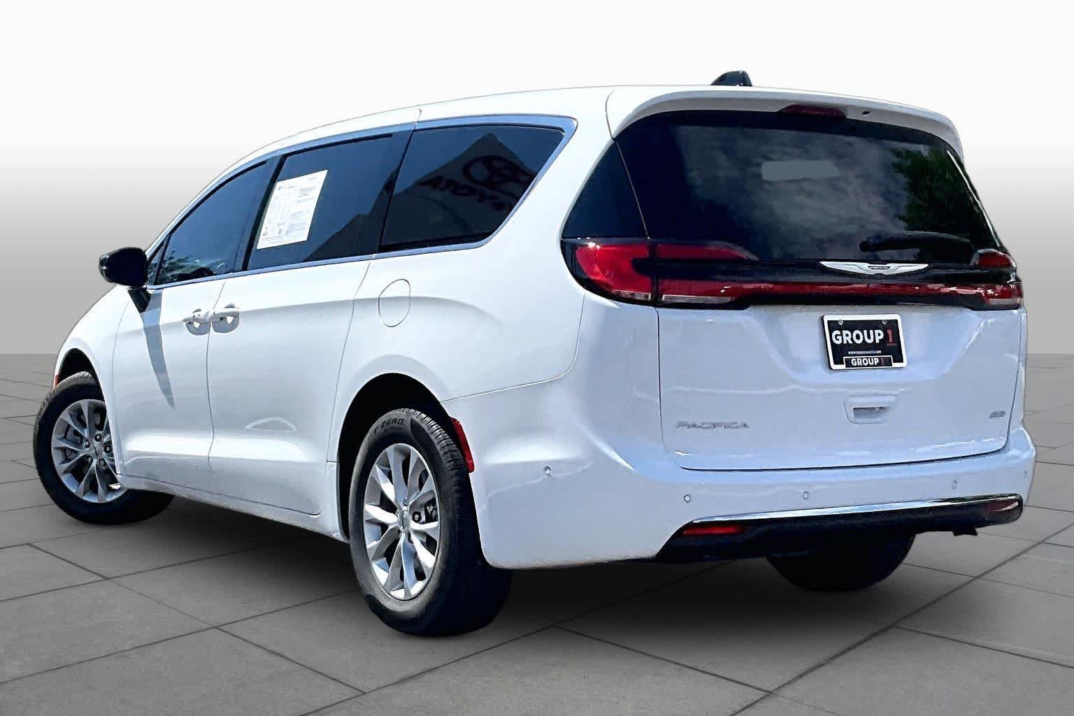Used 2024 Bright White Clearcoat Chrysler Touring L image 12