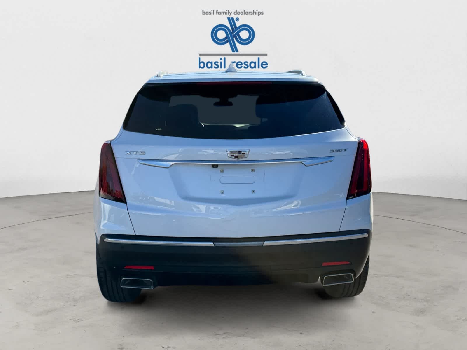 Used 2020 Crystal White Tricoat Cadillac Luxury FWD image 6