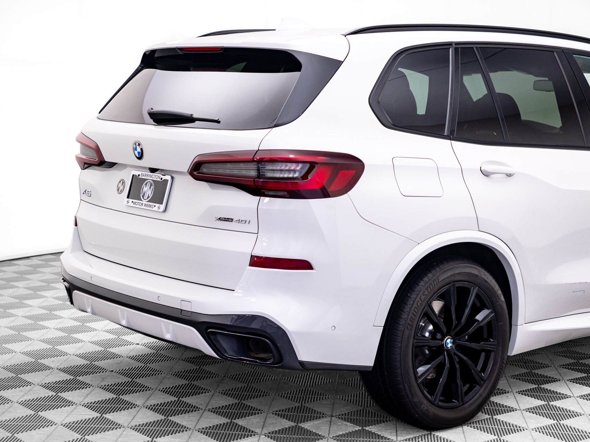 Used 2022 White BMW xDrive40i image 40