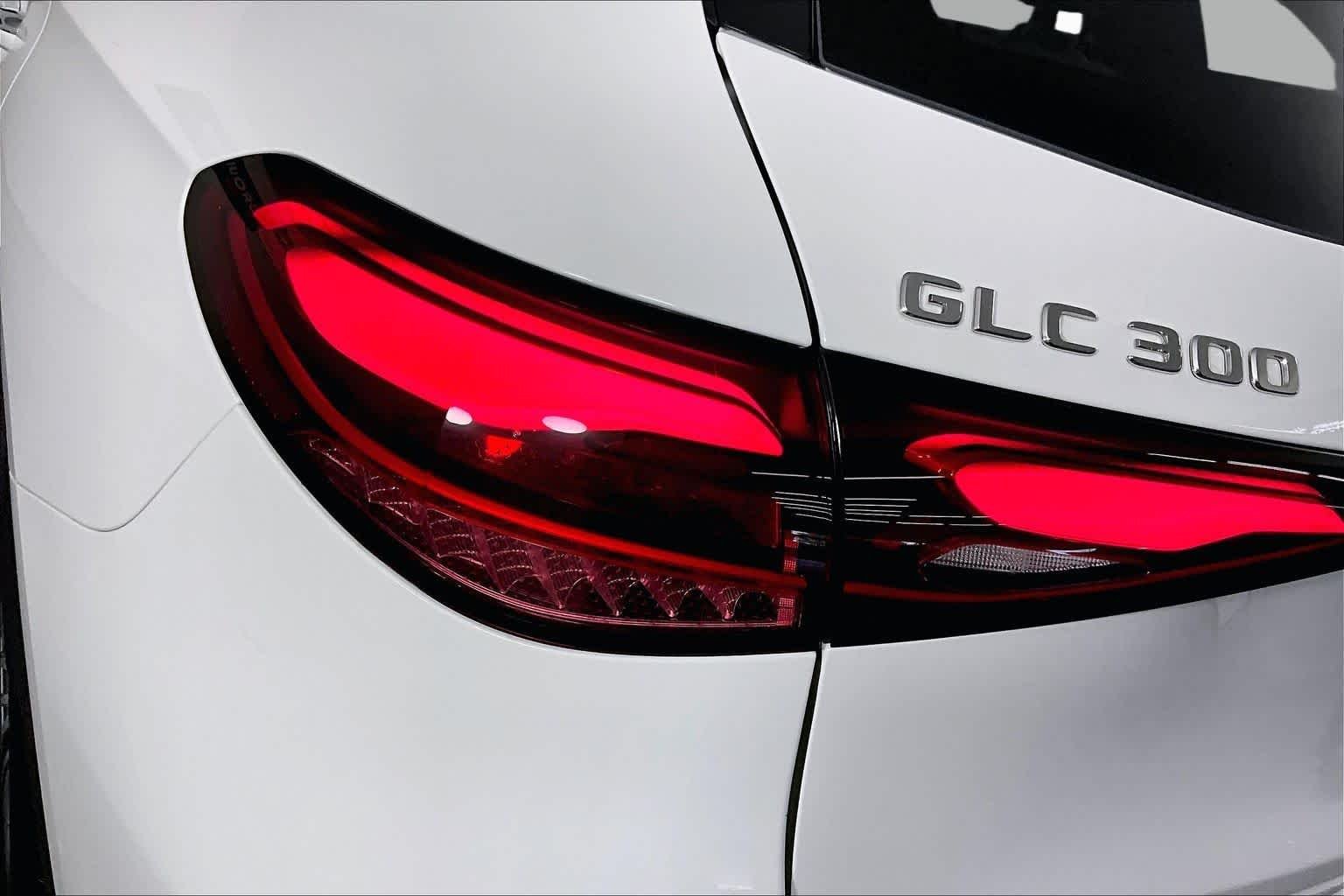 Used 2026 White Mercedes-Benz GLC 300 image 24