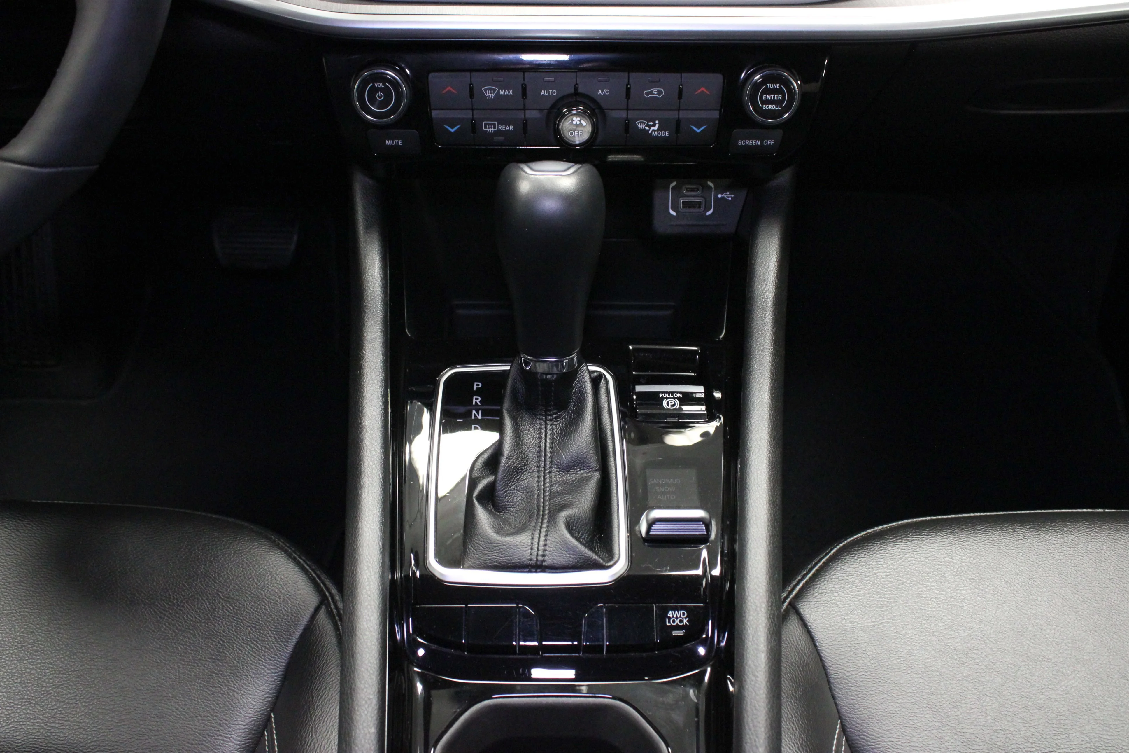 Used 2025 Bright White Clearcoat Jeep Limited image 19