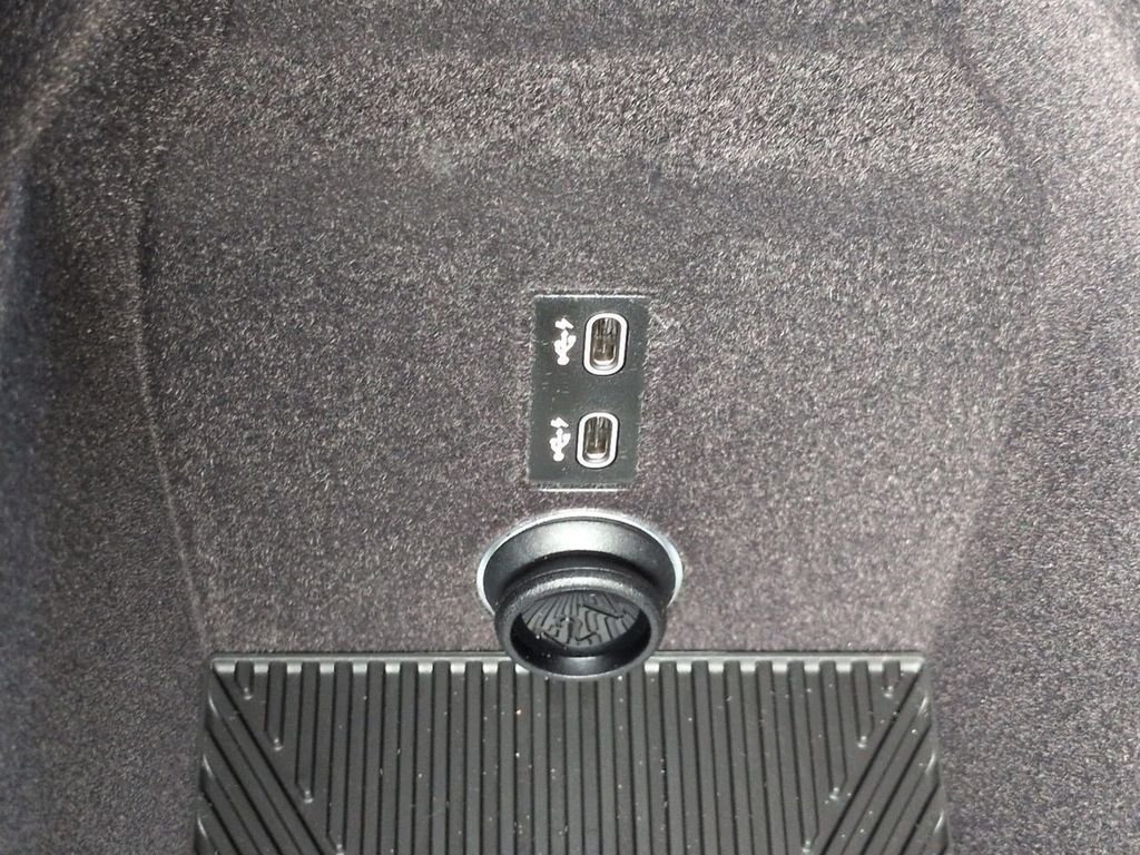 New 2026 Black Sapphire Metallic BMW 740i xDrive image 22