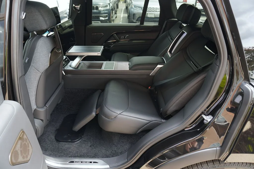 New 2026 Obsidian Black in Gloss Finish Land Rover SV image 13