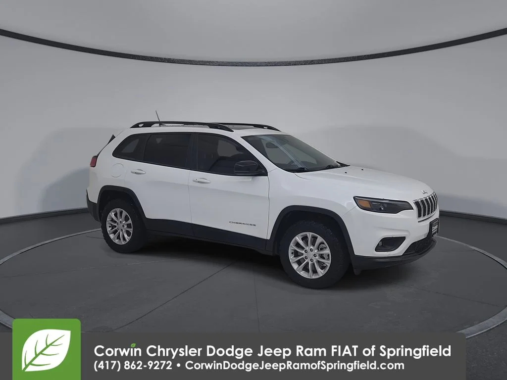 Certified Used 2022 White Jeep Latitude Lux image 2