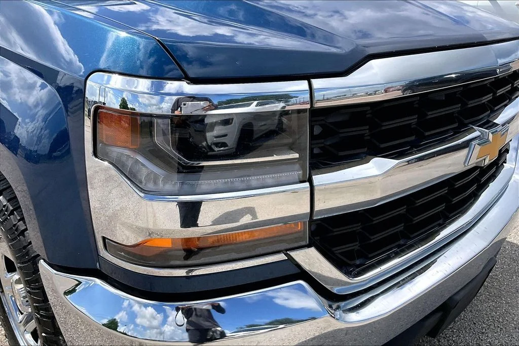 Used 2016 Blue Chevrolet LS image 29