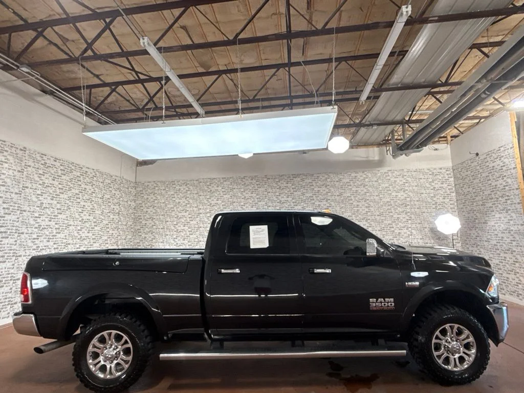 Used 2017 Brilliant Black Crystal Pearlcoat Ram Laramie image 8