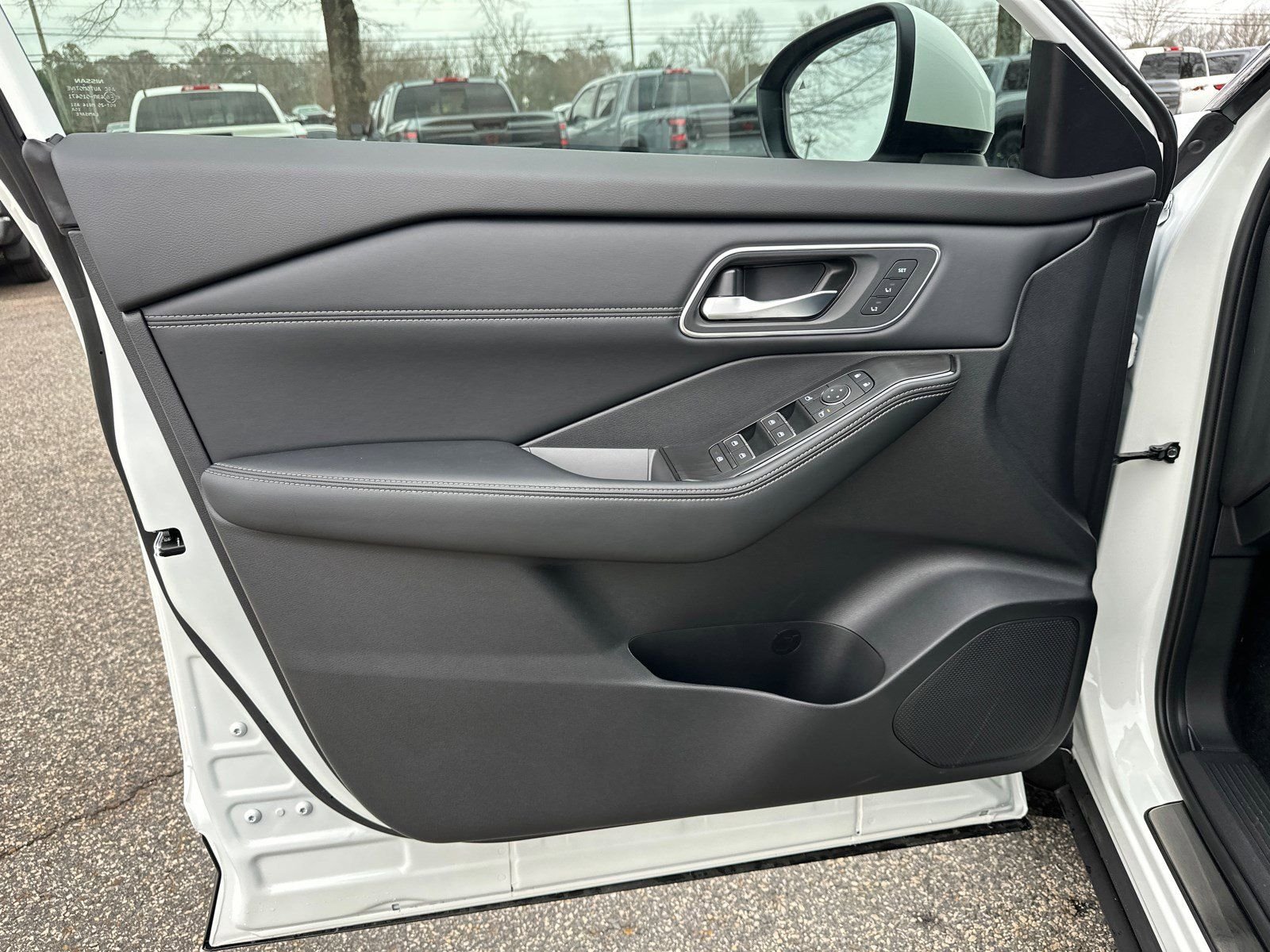 New 2026 White Nissan Platinum image 10