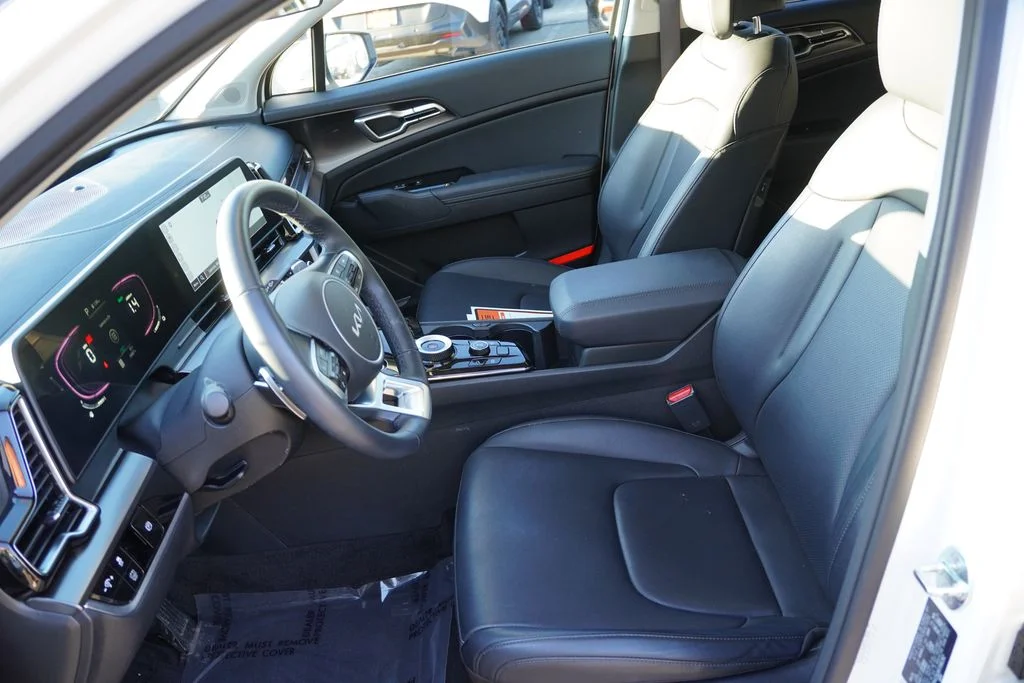 Used 2025 Snow White Pearl Kia EX image 15