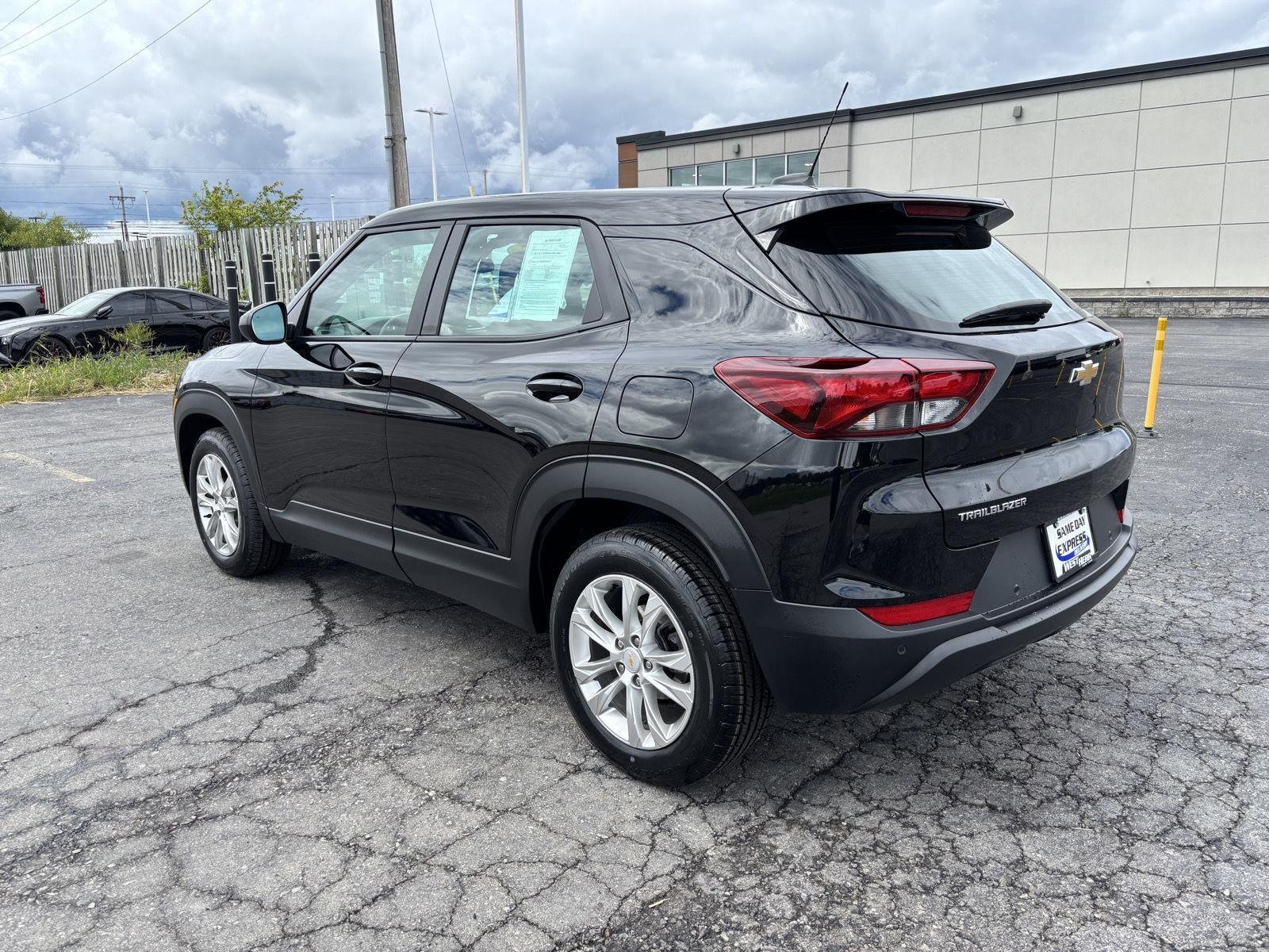 Used 2022 Mosaic Black Metallic Chevrolet LS image 5