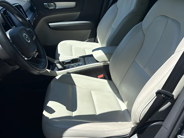 Used 2021 Blue Volvo Momentum image 10