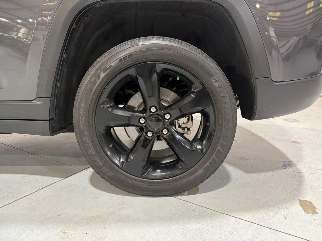 Used 2023 Gray Jeep Altitude X image 40